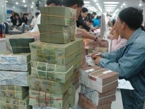 Ngân hàng rục rịch hạ lãi suất cho vay xuống 12% Ngân hàng rục rịch hạ lãi suất cho vay xuống 12%