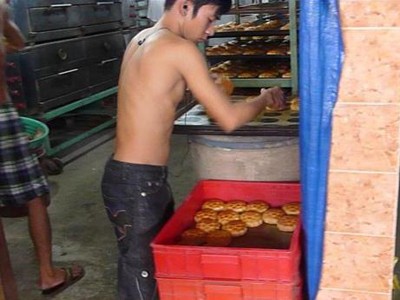 'Tút' lại bánh trung thu từ đồ thừa... năm ngoái 'Tút' lại bánh trung thu từ đồ thừa... năm ngoái