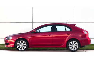 2012 Mitsubishi Lancer Sportback: Nội ngoại không tương xứng 2012 Mitsubishi Lancer Sportback: Nội ngoại không tương xứng