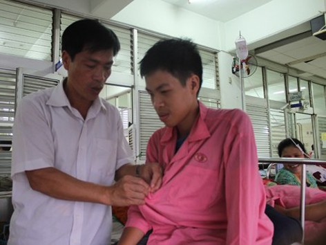 Chủ tịch huyện đảo Trường Sa vào bệnh viện chăm vợ con Chủ tịch huyện đảo Trường Sa vào bệnh viện chăm vợ con