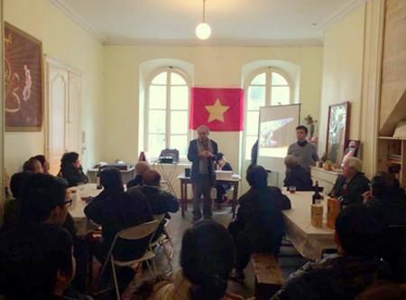 Du học sinh Việt gây quỹ hướng về miền Trung Du học sinh Việt gây quỹ hướng về miền Trung