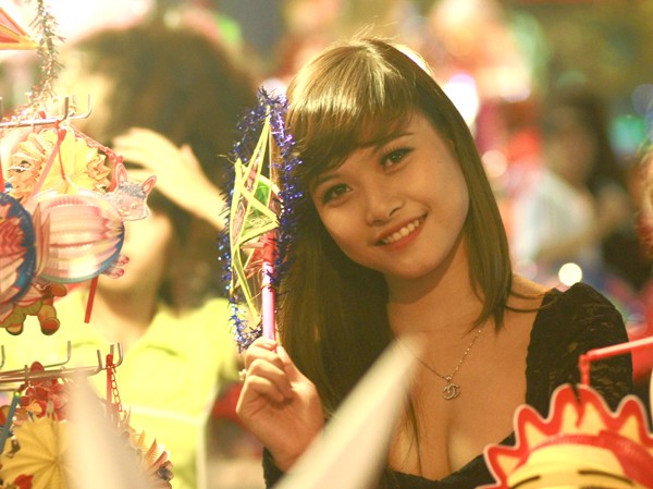 Thiếu nữ Hà thành khoe sắc đón Trung thu Thiếu nữ Hà thành khoe sắc đón Trung thu