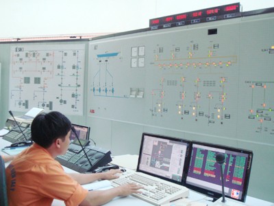 Điện bớt căng thẳng Điều hành việc cấp điện tại Nhà máy Thủy điện Trị An Ảnh: Thanh Thúy