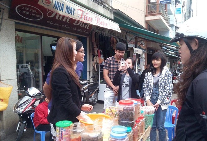 Hot girl bánh tráng trộn: ‘Cả gia đình đều vui vì thu nhập tăng thêm’ Hot girl bánh tráng trộn: ‘Cả gia đình đều vui vì thu nhập tăng thêm’
