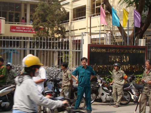 Giáng chức Giám đốc Trung tâm GDTX quận 8 Giáng chức Giám đốc Trung tâm GDTX quận 8