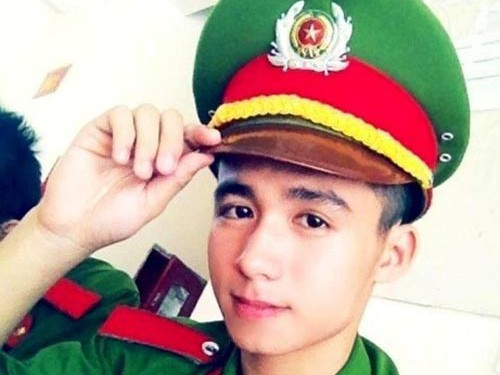 'Cute' như những chàng trai khoác áo công an 'Cute' như những chàng trai khoác áo công an