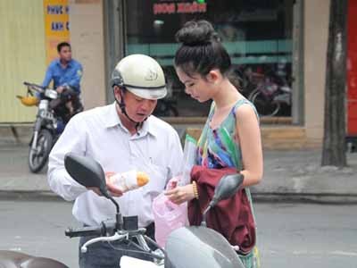 Thí sinh diện đồ sành điệu đi thi Sân khấu điện ảnh Thí sinh diện đồ sành điệu đi thi Sân khấu điện ảnh
