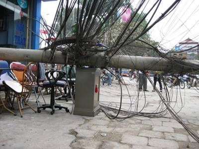 Tử vong vì bị cột điện đè Tử vong vì bị cột điện đè