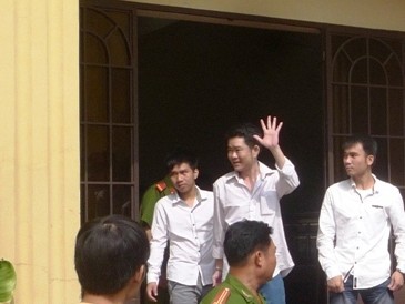 Đi đòi nợ bị cháu rể đâm trọng thương Đi đòi nợ bị cháu rể đâm trọng thương