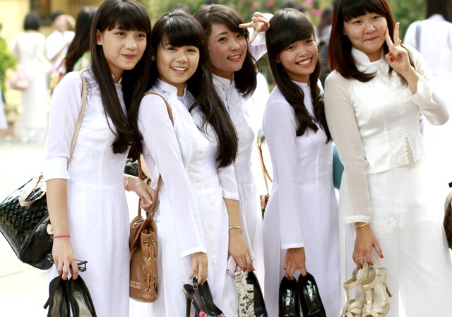 Khoảnh khắc tinh nghịch của áo trắng ngày tựu trường Khoảnh khắc tinh nghịch của áo trắng ngày tựu trường