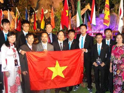 Sáu học sinh VN dự thi Olympic các môn khoa học trẻ quốc tế Sáu học sinh VN dự thi Olympic các môn khoa học trẻ quốc tế