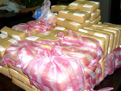 Bắt năm đối tượng buôn bán ma túy Bắt năm đối tượng buôn bán ma túy