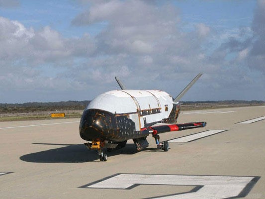 Tàu vũ trụ tuyệt mật X-37B Mỹ nhằm đối thủ nào? Tàu vũ trụ tuyệt mật X-37B Mỹ nhằm đối thủ nào?