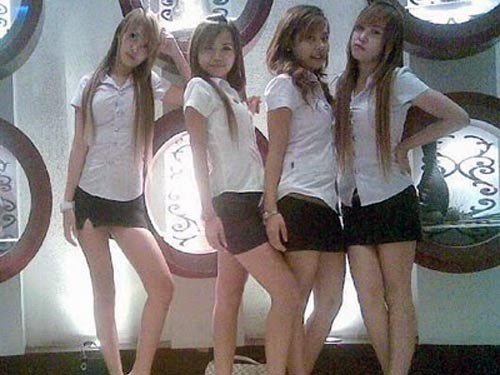 Học càng cao, váy càng ngắn Học càng cao, váy càng ngắn