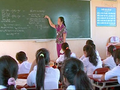 Hàng trăm giáo viên hoang mang vì thừa Hàng trăm giáo viên hoang mang vì thừa
