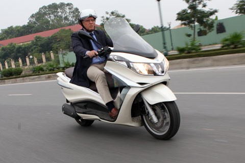 Piaggio X10 125cc: Gã lực lưỡng yếu đuối? Piaggio X10 125cc: Gã lực lưỡng yếu đuối?