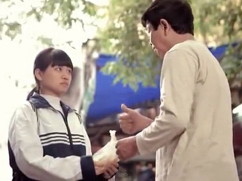 Clip 'Cha của con' lấy nước mắt người xem Clip 'Cha của con' lấy nước mắt người xem