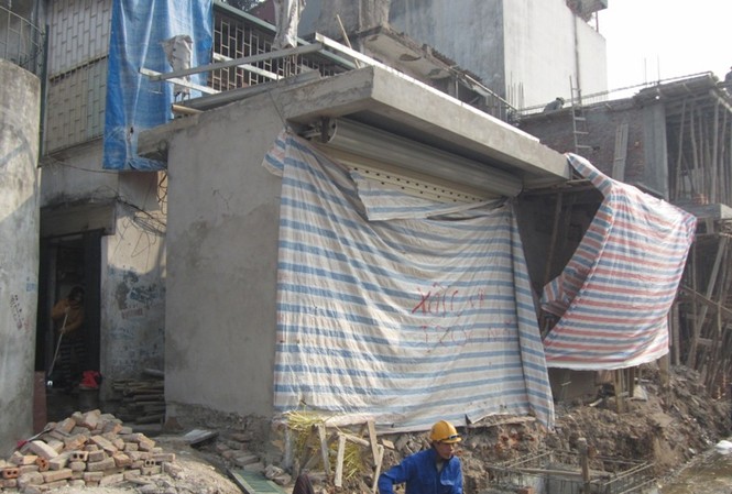 Nhà kỳ dị xuất hiện trên con đường ‘đắt nhất hành tinh’ Nhà kỳ dị xuất hiện trên con đường ‘đắt nhất hành tinh’
