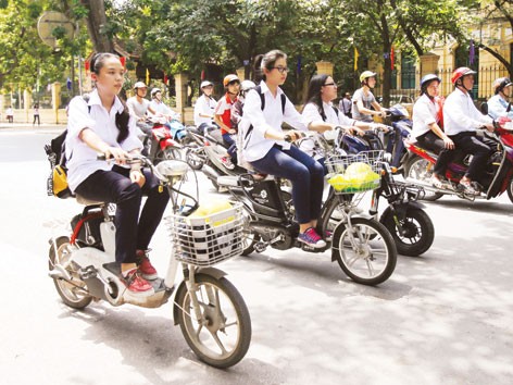 Thả rông xe đạp điện trên phố Thả rông xe đạp điện trên phố
