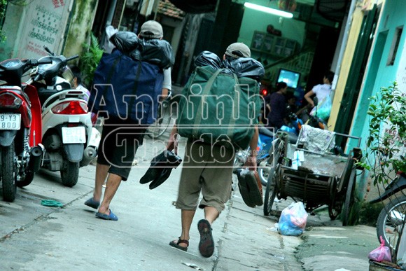 'Hỉ nộ ái ố' đời bán giầy dạo 'Hỉ nộ ái ố' đời bán giầy dạo