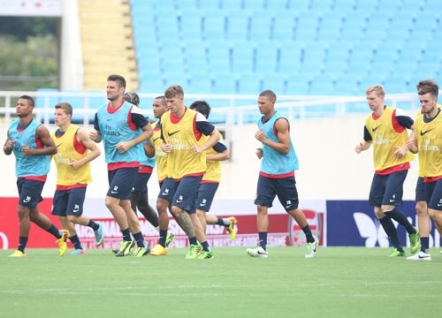 Arsenal đóng cửa 'luyện công' Arsenal đóng cửa 'luyện công'