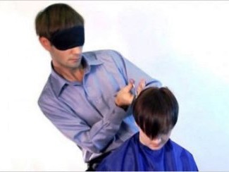 Bịt mắt cắt tóc Bịt mắt cắt tóc