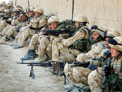 Nga kiếm bộn tiền từ Mỹ và NATO Lính NATO tại Afghanistan: Vào dễ ra khó