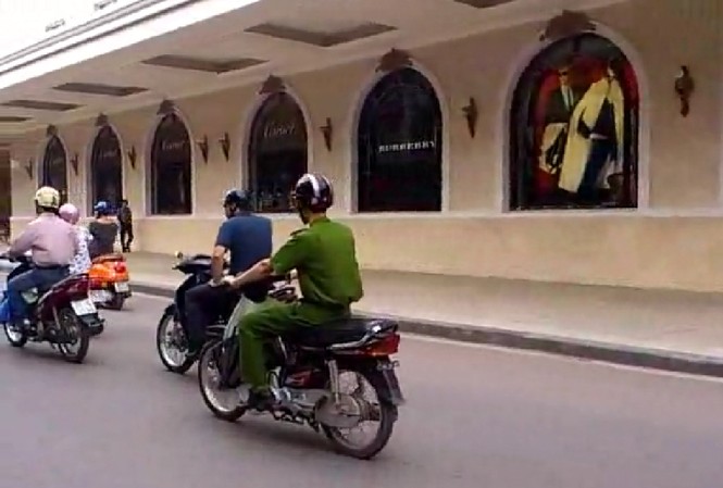 Công an vô tư vi phạm luật giao thông Công an vô tư vi phạm luật giao thông