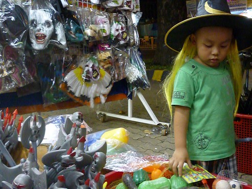 Giới trẻ ngó lơ Halloween Giới trẻ ngó lơ Halloween