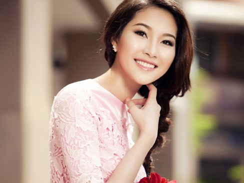 Hoa hậu Đặng Thu Thảo chúc giao thừa độc giả Hoa hậu Đặng Thu Thảo chúc giao thừa độc giả