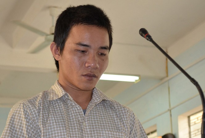 Giành chiếc xe máy, em đâm chết anh ruột Giành chiếc xe máy, em đâm chết anh ruột