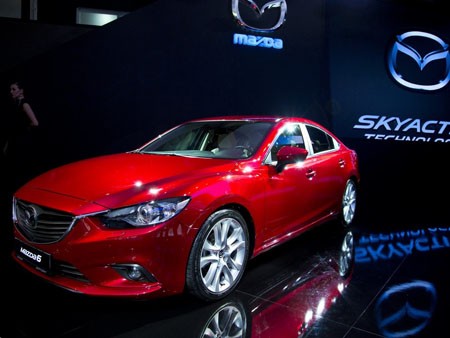 Bộ ba Mazda thể hiện tại triển lãm LA Bộ ba Mazda thể hiện tại triển lãm LA