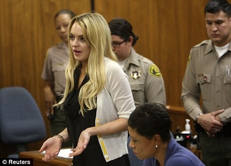 Lindsay Lohan lĩnh án tù 90 ngày Lindsay Lohan lĩnh án tù 90 ngày