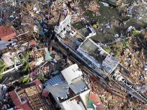 Philippines: Hỗn loạn, cướp bóc sau 'ngày tận thế' Philippines: Hỗn loạn, cướp bóc sau 'ngày tận thế'