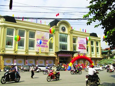 Trung tâm thương mại không có chợ dân sinh? Chợ Hàng Da trong ngày khánh thành. Ảnh: Internet