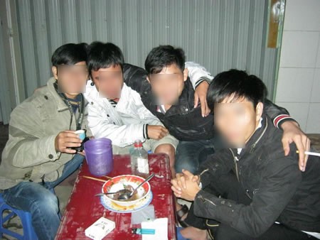 Sinh viên cơm bữa, rượu ngày Sinh viên cơm bữa, rượu ngày