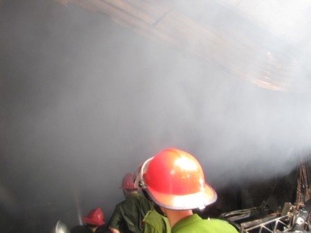 Hỏa hoạn thiêu rụi cửa hàng thời trang Hỏa hoạn thiêu rụi cửa hàng thời trang
