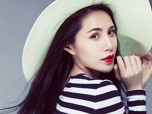 Thủy Tiên trở lại, khoe vẻ gợi cảm đàn bà Thủy Tiên trở lại, khoe vẻ gợi cảm đàn bà