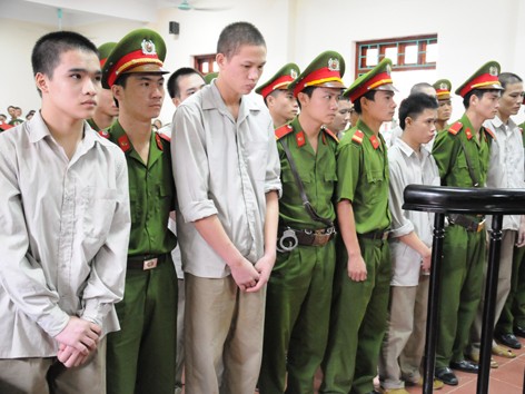 Vụ 'quan tài diễu phố': Nhiều bị cáo phản cung Vụ 'quan tài diễu phố': Nhiều bị cáo phản cung