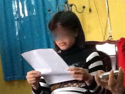 Giáo viên bị gia đình hiệu trưởng bắt quỳ... xin lỗi Giáo viên bị gia đình hiệu trưởng bắt quỳ... xin lỗi