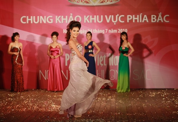 Bộ ảnh 22 thí sinh đẹp nhất KV phía Bắc: Trang phục tự chọn Bộ ảnh 22 thí sinh đẹp nhất KV phía Bắc: Trang phục tự chọn