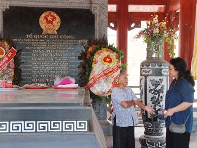 Nhà văn Lê Minh Khuê với Truông Bồn Nhà văn Lê Minh Khuê với Truông Bồn