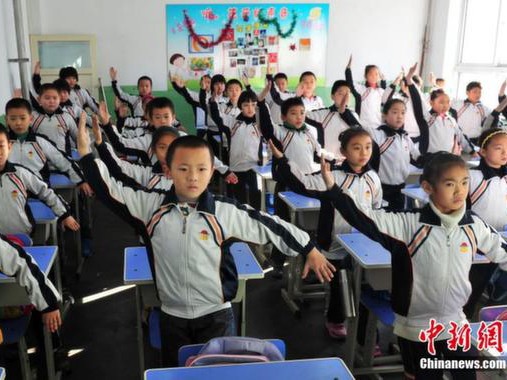 Học sinh học võ để chống sương mù Học sinh học võ để chống sương mù