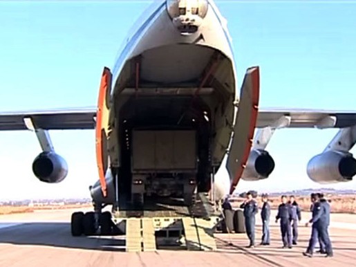 Nga điều xe bọc thép vận chuyển vũ khí hóa học khỏi Syria Máy bay chở xe bọc thép của Nga đã tới Syria