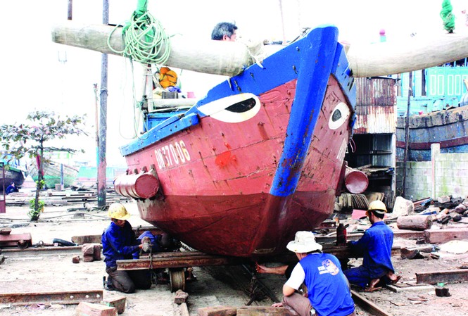 Cựu binh Trường Sa đóng tàu cho ngư dân Cựu binh Trường Sa đóng tàu cho ngư dân