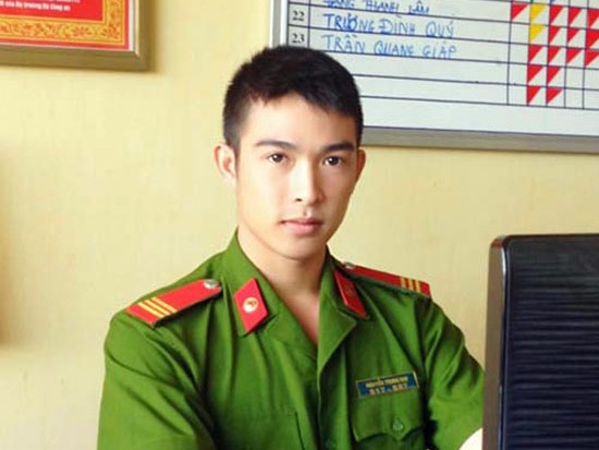 Chàng cảnh sát kiêm người mẫu 9X Chàng cảnh sát kiêm người mẫu 9X