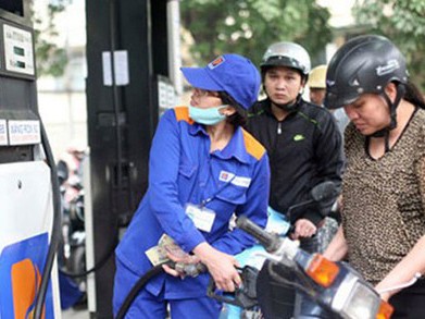 Xăng tăng giá thêm 460 đồng/lít Xăng tăng giá thêm 460 đồng/lít