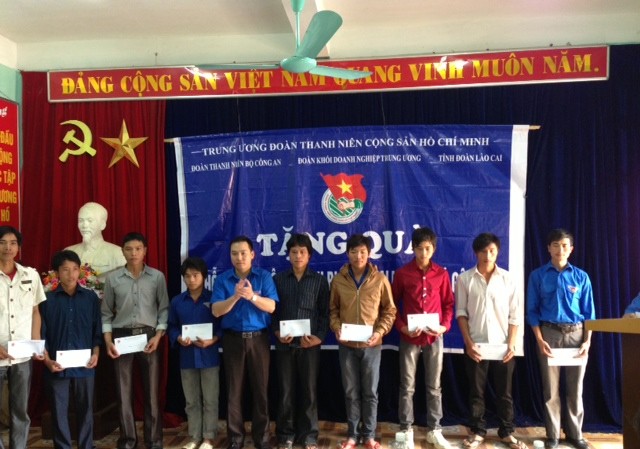 Đoàn khối DN T.Ư ủng hộ đồng bào Lào Cai 100 triệu Đoàn khối DN T.Ư ủng hộ đồng bào Lào Cai 100 triệu