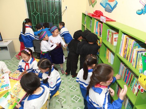 Trẻ làm từ thiện Trẻ làm từ thiện