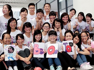 Giúp học sinh ôn thi vật lý bằng rap Giúp học sinh ôn thi vật lý bằng rap